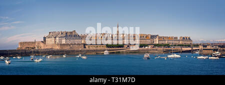 Panoramablick auf das Meer Blick auf Saint Malo, Bretagne, Frankreich Stockfoto