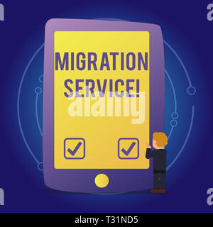 Text Zeichen angezeigt Migration Service. Business Foto Text shift verschiedene cloud Anbieter ohne Umsetzung Geschäftsmann und Gestik Facin Stockfoto