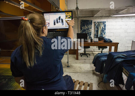 Donmatias, Antioquia, Kolumbien: industrielle Wäscherei, lavanderia Prointex. Stockfoto