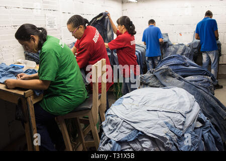 Donmatias, Antioquia, Kolumbien: industrielle Wäscherei, lavanderia Prointex. Stockfoto