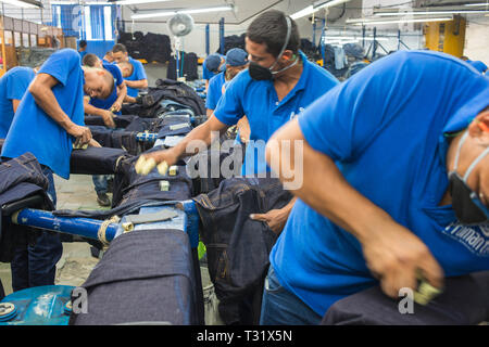 Donmatias, Antioquia, Kolumbien: industrielle Wäscherei, lavanderia Prointex. Stockfoto