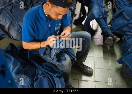 Donmatias, Antioquia, Kolumbien: industrielle Wäscherei, lavanderia Prointex. Stockfoto