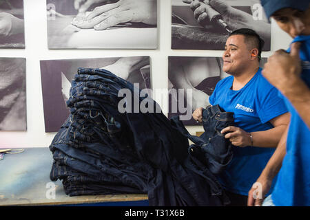 Donmatias, Antioquia, Kolumbien: industrielle Wäscherei, lavanderia Prointex. Stockfoto