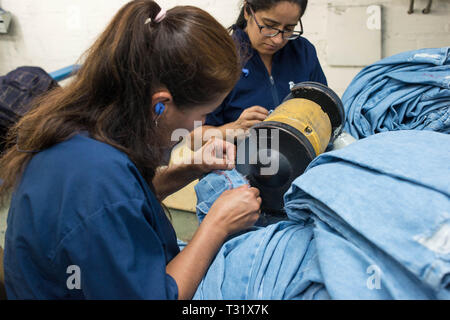 Donmatias, Antioquia, Kolumbien: industrielle Wäscherei, lavanderia Prointex. Stockfoto