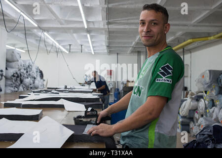 Donmatias, Antioquia, Kolumbien: In der Fabrik von Don Antonio die Stoffe sind auf Kommission. Stockfoto