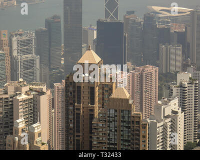 Hong Kong Wolkenkratzer auf smoggy Tag. Stockfoto