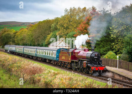 Die "Krabbe" Mogul Lokomotive bei Irwell Vale halt.. Die East Lancashire Eisenbahn. Stockfoto