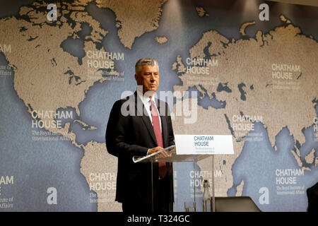 London/UK - April 5, 2019: Präsident des Kosovo, Hashim Thaçi gibt einen über die Beziehungen zwischen seinem Land und Serbien, im Chatham House in London sprechen Stockfoto