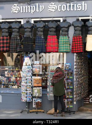 Einfach schottischen Souvenirshop auf der Royal Mile, Edinburgh. Stockfoto