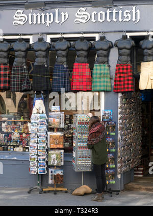 Einfach schottischen Souvenirshop auf der Royal Mile, Edinburgh. Stockfoto