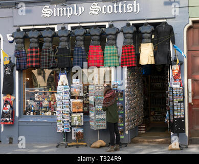 Einfach schottischen Souvenirshop auf der Royal Mile, Edinburgh. Stockfoto