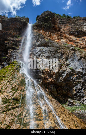 Rinka Falls ist ein Wasserfall im Logar-tal, nördlichen Slowenien Stockfoto