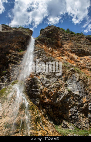 Rinka Falls ist ein Wasserfall im Logar-tal, nördlichen Slowenien Stockfoto