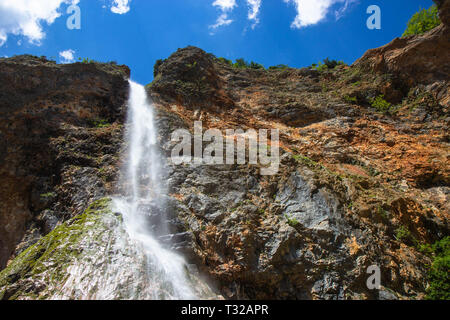 Rinka Falls ist ein Wasserfall im Logar-tal, nördlichen Slowenien Stockfoto