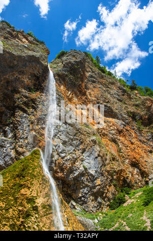 Rinka Falls ist ein Wasserfall im Logar-tal, nördlichen Slowenien Stockfoto