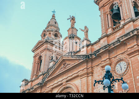 Die maltesische Kirche Architektur schließen bis Sonnenuntergang Stockfoto