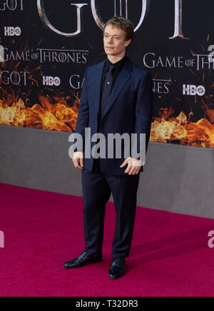 NEW YORK, NEW YORK APRIL 03: Alfie Allen besucht HBO' Spiel der Throne' letzte Saison Premiere in der Radio City Music Hall am April 03, 2019 in New York City. Stockfoto