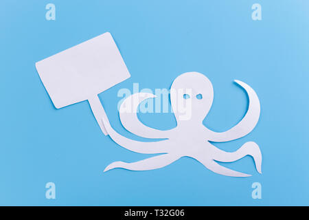 Cartoon Octopus auf blauem Hintergrund mit Kopie Raum Stockfoto