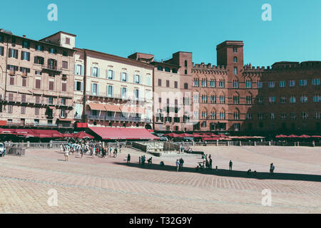 Siena, Italien - 28. Juni 2018: Blick auf die Piazza del Campo ist die wichtigsten öffentlichen Raum des historischen Zentrums von Siena, Toskana und ist als Stockfoto