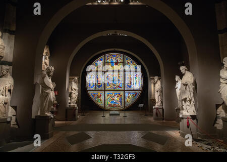 Siena, Italien - 28. Juni 2018: Panoramablick auf Innenraum Skulptur im Museo dell Opera Stockfoto