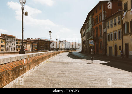 Pisa, Italien - 29. Juni 2018: Panoramablick auf das historische Zentrum von Pisa Stadt. Tag Sommer und blauer Himmel Stockfoto