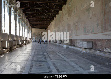 Pisa, Italien - 29. Juni 2018: Panoramablick auf Innere des Campo Santo, auch bekannt als Camposanto Monumentale (Monumentaler Friedhof), ist eine historische ed Stockfoto