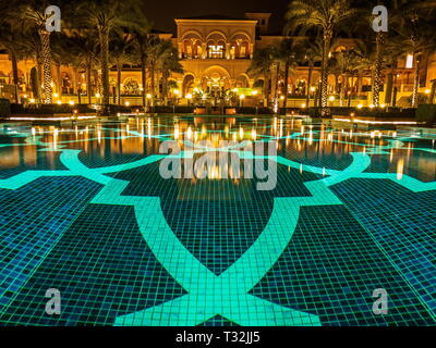 Die Nacht Blick auf ein und nur das Palm Hotel in Dubai Stockfoto