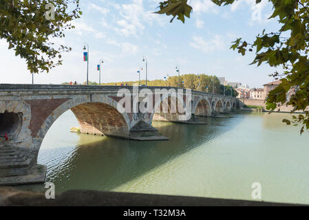 Pont Neuf oder Neue Brücke ist eine Brücke aus dem 16. Jahrhundert in Toulouse, Frankreich. Stockfoto