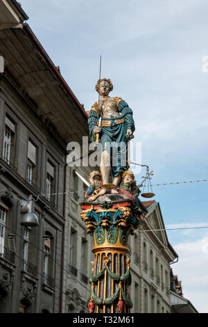 Bern, Schweiz - 25. Juni 2017: Gerechtigkeit Brunnen in Bern, Schweiz Stockfoto