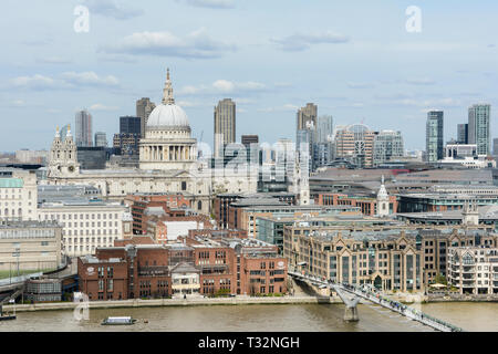 St Paul's Cathedral und die Skyline der Stadt London, London, Großbritannien Stockfoto