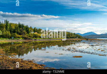 Hakoya - Das 3,69 Quadratkilometer grosse Insel im Sandnessundet Meerenge zwischen den Inseln und Kvaloya Tromsoya in Troms County, Norwegen. Stockfoto