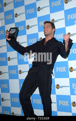 LOS ANGELES, Ca. April 10, 2001: Popstar Ricky Martin auf der Blockbuster Awards 2001 in Los Angeles. © Paul Smith/Featureflash Stockfoto