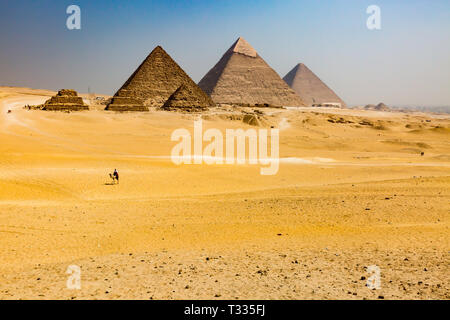 Die großen Pyramiden auf dem Plateau von Gizeh in Ägypten Stockfoto