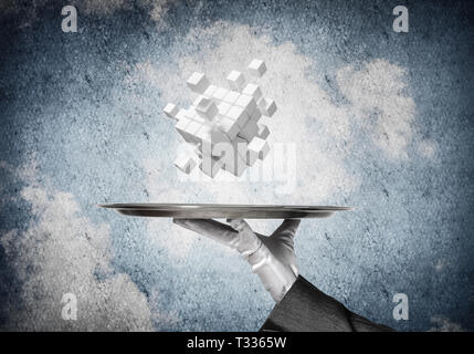 Nahaufnahme der Kellnerin Hand in weißen Handschuh Präsentieren mehrerer Cubes auf Metall Fach mit blauen bewölkt skyscape an der Wall auf dem Hintergrund dargestellt. 3D-Rendering Stockfoto