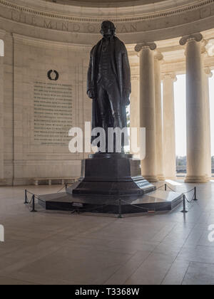 Washington DC, USA, 28. Februar 2019. Statue von Thomas Jefferson in Jefferson Memorial auf dem Tidal Basin Stockfoto