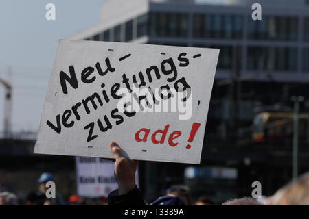 Berlin, Berlin, 6. April 2019, Kundgebung auf dem Alexanderplatz in Berlin gegen "nt-Wahnsinn und Repression". Stockfoto