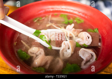 Schweinefleisch Blut und chitterling Suppe, berühmten und traditionellen Taiwan Snacks Stockfoto