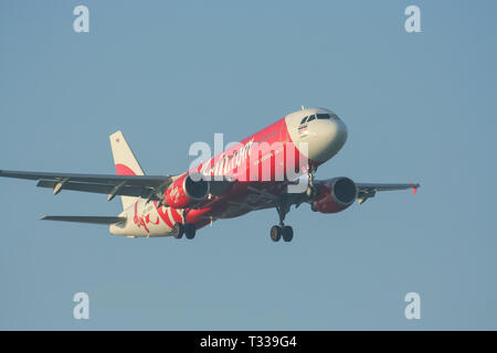 Chiangmai, Thailand - 31. Dezember 2008: HS-ABH Airbus A320-200 von Thaiairasia. Morgen Landung Flughafen Chiangmai vom Bangkok Suvarnabhumi, thaila Stockfoto