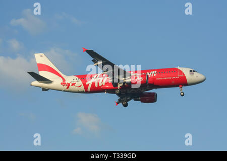 Chiangmai, Thailand - 31. Dezember 2008: HS-ABH Airbus A320-200 von Thaiairasia. Morgen Landung Flughafen Chiangmai vom Bangkok Suvarnabhumi, thaila Stockfoto