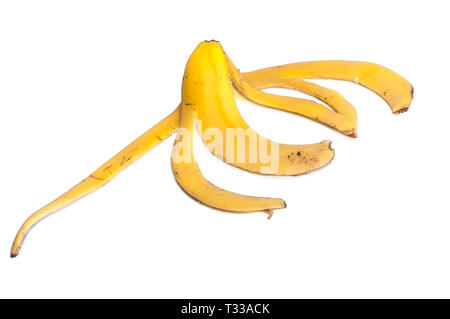 Bananenschale auf weißem Hintergrund. Beschneidungspfad enthalten Stockfoto