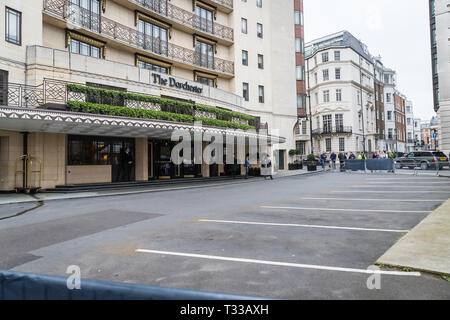 Protest außerhalb der Dorchester Hotel in London gegen die neue Brunei anti-homosexuellen Gesetze - 6. April 2019 Stockfoto