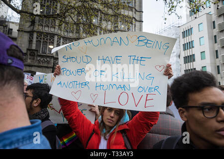 Protest außerhalb der Dorchester Hotel in London gegen die neue Brunei anti-homosexuellen Gesetze - 6. April 2019 Stockfoto