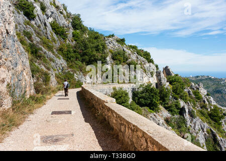 Teil der spektakulären Wanderweg in la Parc de la Grande Corniche auf der Strecke zwischen La Turbie und Eze in der Côte d'Azur Stockfoto