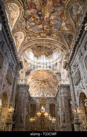 Marmorstatuen, Altar, reich verzierten Kuppeln in der Kirche der Heiligen Katharina (Santa Caterina) an der Piazza Bellini Piazza Pretoria, Palermo, Sizilien Stockfoto