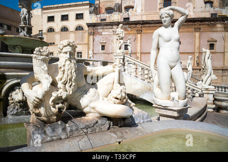 Berühmte Pretoria Brunnen (Fontana Pretoria), marmor Statuen und Brunnen auf der Piazza Pretoria im Zentrum von Palermo, Sizilien, Italien Stockfoto