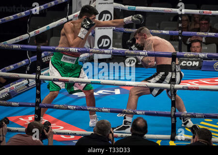 Lewis Ritson vs Deutsche Argentino Benitez. Ritson gewinnt WBA Intercontinental Super-Lightweight Titel über die Punkte 98-92, 98-92, 99-91 am Copper Box Arena. Stockfoto