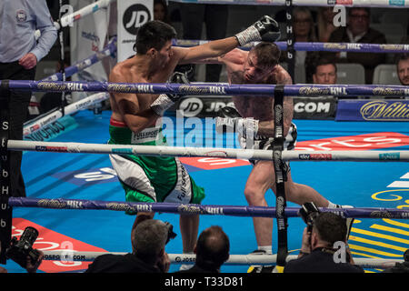 Lewis Ritson vs Deutsche Argentino Benitez. Ritson gewinnt WBA Intercontinental Super-Lightweight Titel über die Punkte 98-92, 98-92, 99-91 am Copper Box Arena. Stockfoto