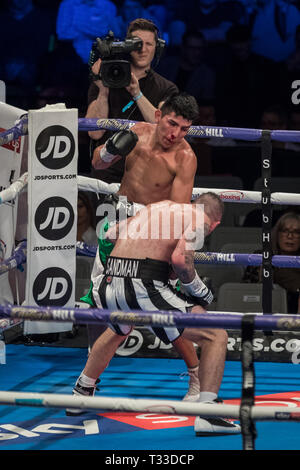 Lewis Ritson vs Deutsche Argentino Benitez. Ritson gewinnt WBA Intercontinental Super-Lightweight Titel über die Punkte 98-92, 98-92, 99-91 am Copper Box Arena. Stockfoto