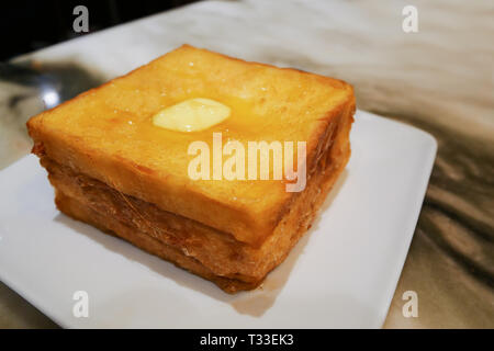 Nahaufnahme der French Toast auf eine weisse Platte Stockfoto