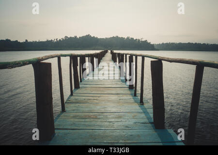 Wooden bridge on the tropical beach and blue sky. way out into the distance beyond the horizon. perspective view Stockfoto
